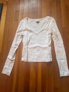 Universal Thread White Long Sleeve V-Neck Tee